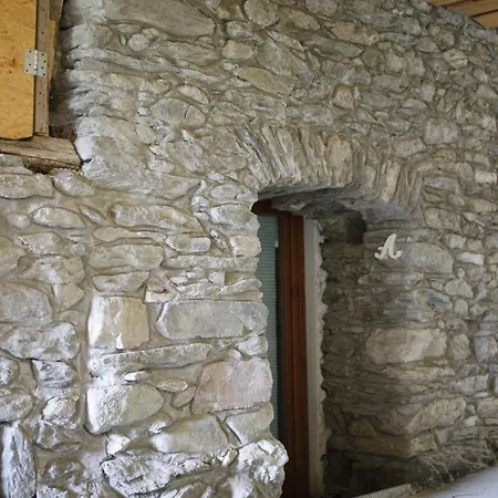 La Maison Jaune Allein