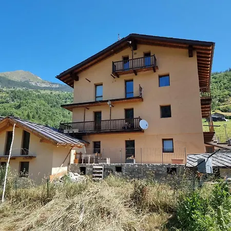 La Maison Jaune Guest house