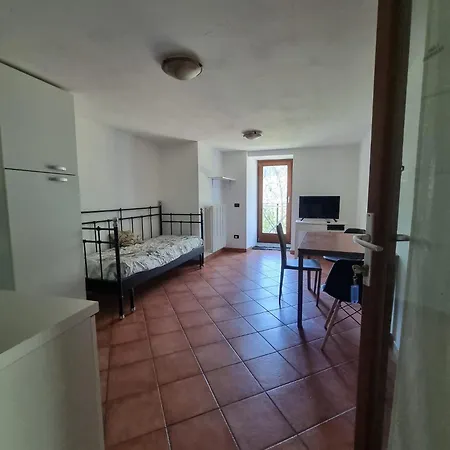 La Maison Jaune *