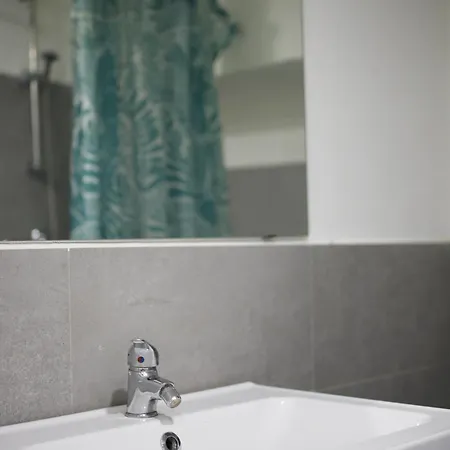 ゲストハウス La Maison Jaune