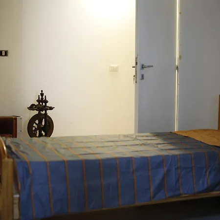 La Maison Jaune Maison d'hôtes Allein