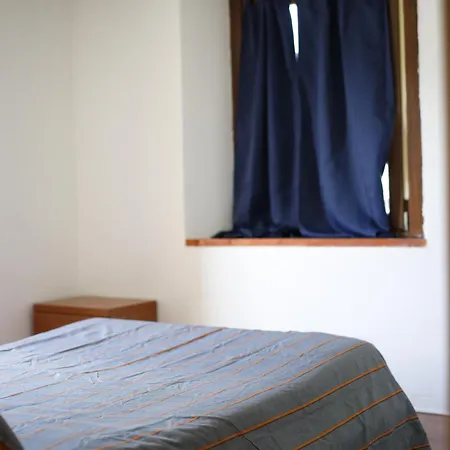 ゲストハウス La Maison Jaune Allein