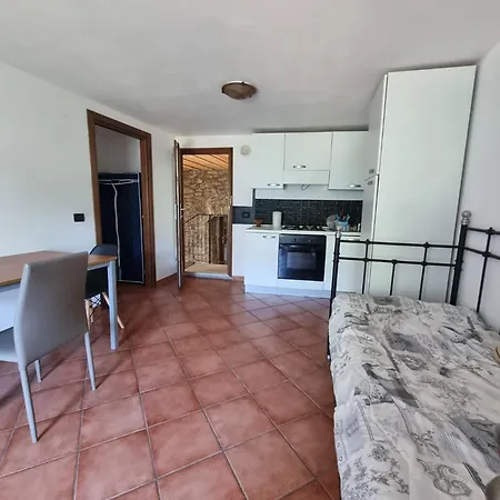 La Maison Jaune Guest house Allein