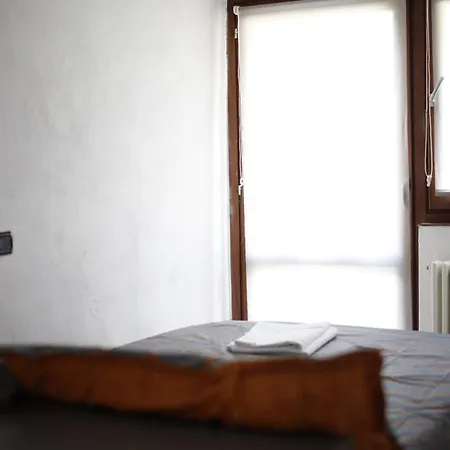 La Maison Jaune * Allein