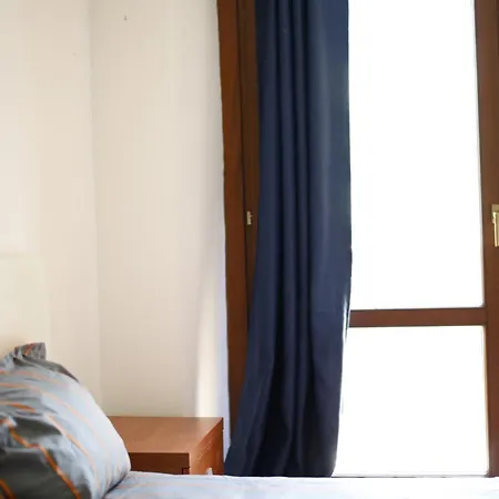 La Maison Jaune *