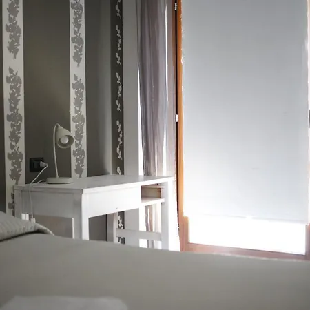 La Maison Jaune * Allein