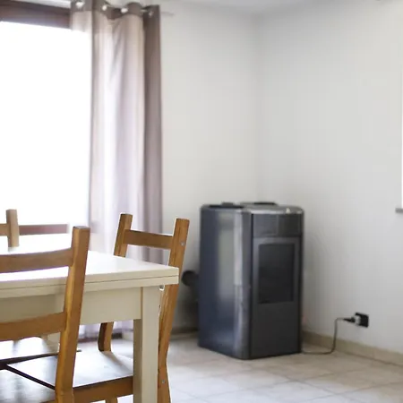 La Maison Jaune * Allein