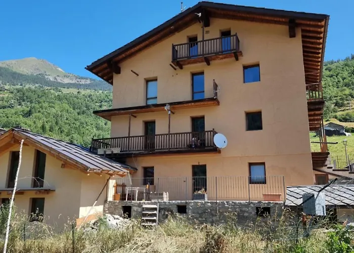 La Maison Jaune Guest house