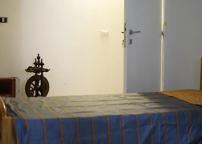 La Maison Jaune Guest house Allein