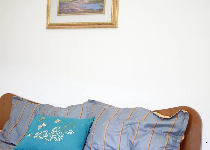 La Maison Jaune * Allein