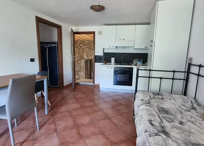 La Maison Jaune Guest house Allein