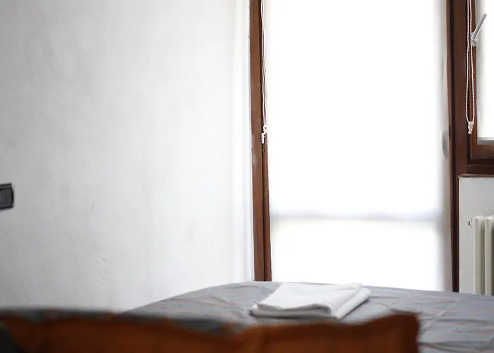 La Maison Jaune * Allein