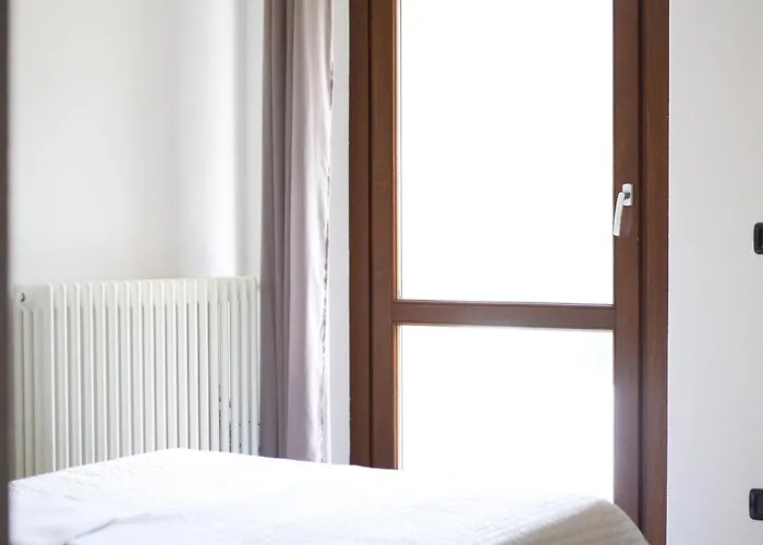 La Maison Jaune Guest house Allein