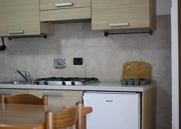 La Maison Jaune * Allein